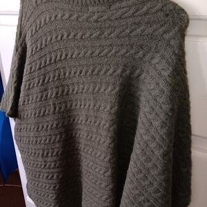 Poncho size L olive green